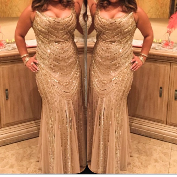 Adrianna Papell Dresses & Skirts - 🎀Need Gone- Adrianna Papell gold gown